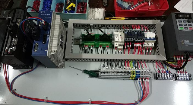 1632392992907532.png 調(diào)直切斷機(jī)系統(tǒng).png